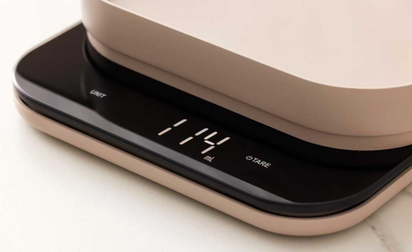 A closeup view of the LED display on the Rosti Mensura digital kitchen scale